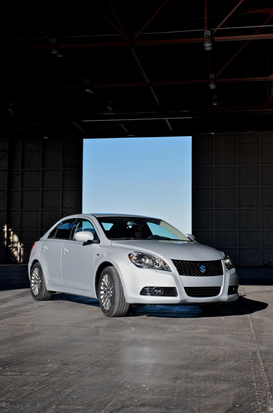  Suzuki Kizashi 2010 года  (фото 42 из 136)
